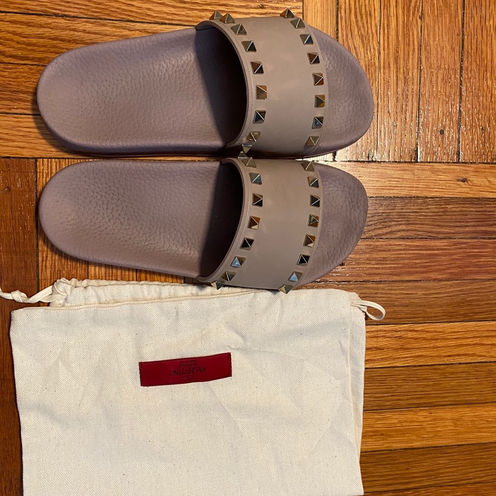 Valentino Rockstud Pool Slides Poudre Color - Picture 1 of 5